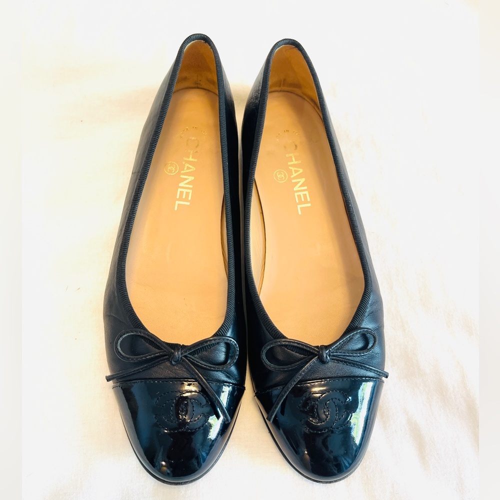 Black Cap Toe Chanel Ballet Flats w/box